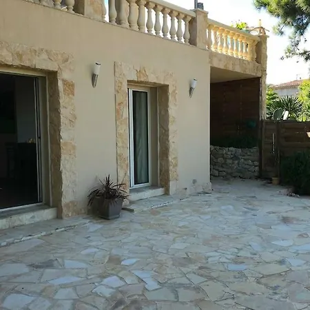 F3 Dans Supercannes Villa
